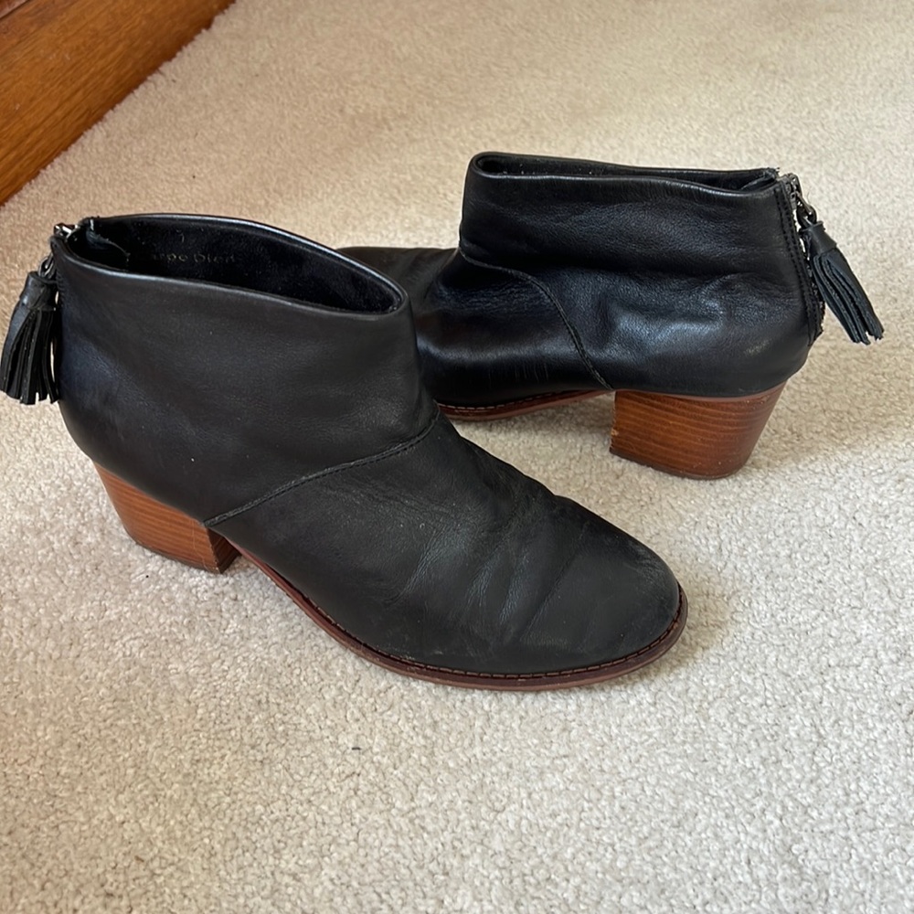 Tom’s black leather booties